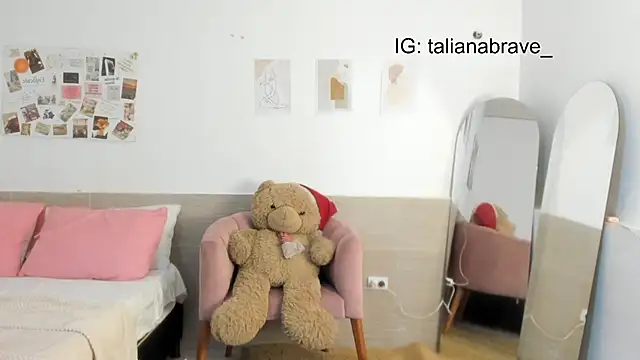 ValienteGirl  online show from October 2025 01:40:01 AM