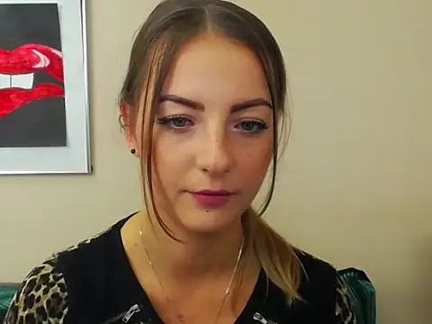 Snapshot of NatalieSexy chatting on October 2025 06:10:02 AM NatalieSexy online show from October 2025 06:10:02 AM