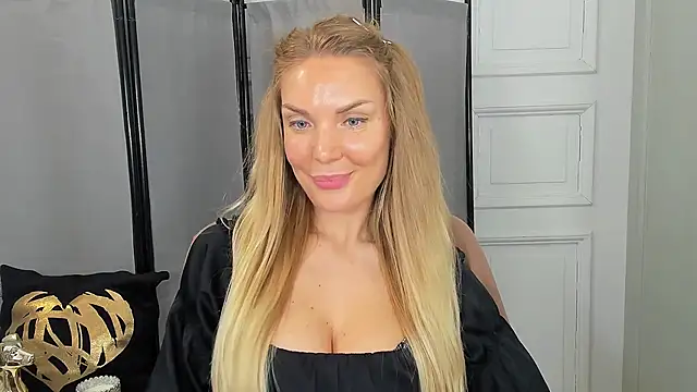AulloraHoney online show from June 2026 05:51:01 PM