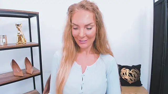 AulloraHoney online show from July 2026 07:23:02 AM