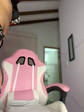 Little Amber6 online show from April 2026 10:24:01 PM