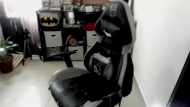 aika-dreams online show from April 2026 02:19:01 PM