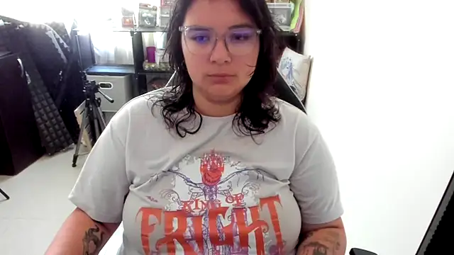 aika-dreams online show from November 2025 03:00:02 PM