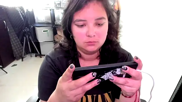 aika-dreams online show from December 2025 02:07:02 PM