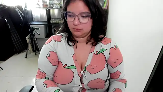 aika-dreams online show from November 2025 03:23:02 PM