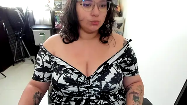 aika-dreams online show from November 2025 01:55:02 PM