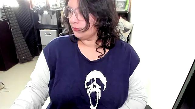 aika-dreams online show from October 2025 12:48:01 PM