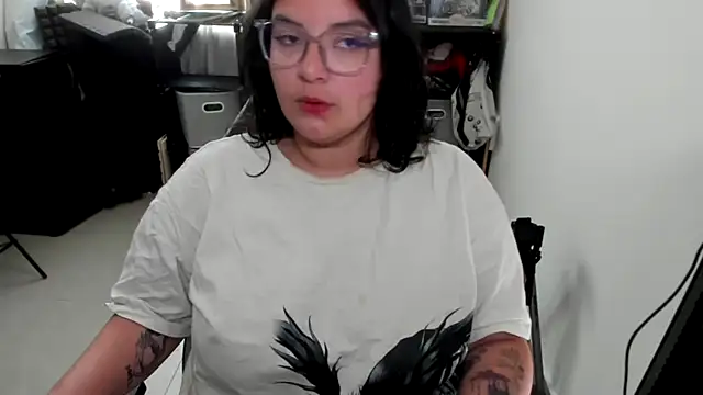 aika-dreams online show from November 2025 01:26:01 PM