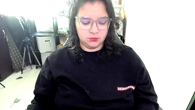 aika-dreams online show from November 2025 12:50:02 PM