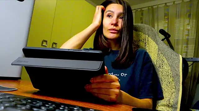 GodlyTheia online show from December 2025 10:10:01 AM