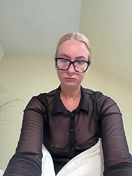 CutieEmy online show from May 2026 04:13:02 PM