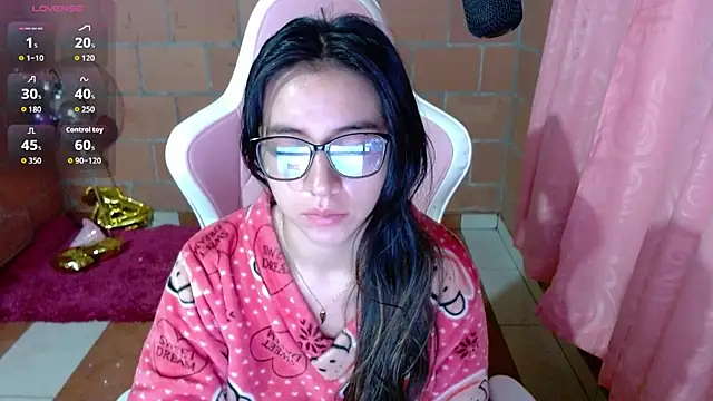 Snapshot of Maggie_Fox3 chatting on June 2026 01:44:02 AM Maggie Fox3 online show from June 2026 01:44:02 AM