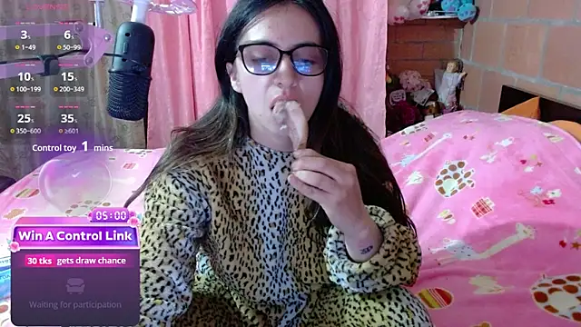 Maggie Fox3 online show from April 2026 11:50:02 PM