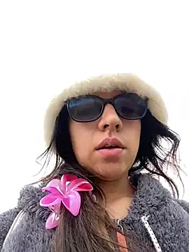 Maggie Fox3 online show from April 2026 04:33:01 PM