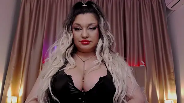 Larissa K online show from November 2025 07:40:02 PM