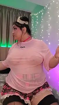 Larissa K online show from December 2025 03:17:01 PM