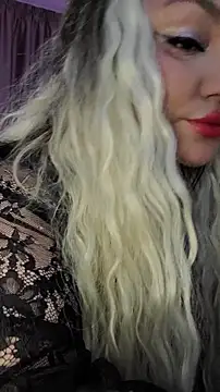 Larissa K online show from December 2025 07:31:01 PM