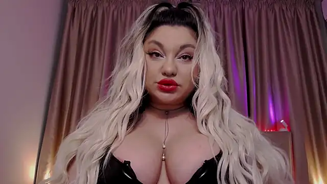 Larissa K online show from November 2025 04:44:02 PM