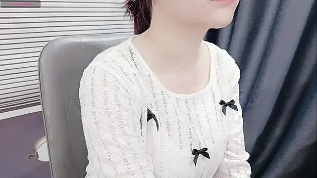 Snapshot of pelue chatting on April 2026 01:19:01 AM pelue online show from April 2026 01:19:01 AM