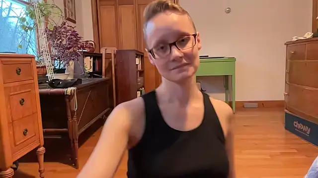 Snapshot of LeahWilde chatting on February 2025 10:15:02 PM LeahWilde online show from February 2025 10:15:02 PM