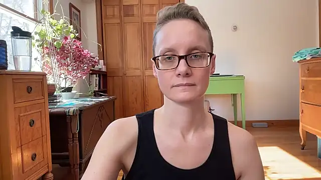 Snapshot of LeahWilde chatting on March 2025 03:41:02 PM LeahWilde online show from March 2025 03:41:02 PM