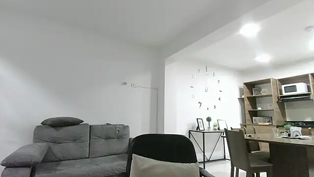 stormytt  online show from April 2026 08:43:01 AM