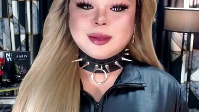 Snapshot of Mistress_DOMnicaaxx chatting on November 2025 05:18:01 PM Mistress DOMnicaaxx online show from November 2025 05:18:01 PM