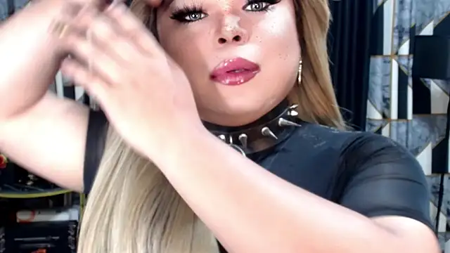 Snapshot of Mistress_DOMnicaaxx chatting on November 2025 03:39:01 PM Mistress DOMnicaaxx online show from November 2025 03:39:01 PM