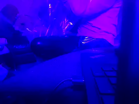 Crystalbitchx online show from November 2025 06:22:02 PM