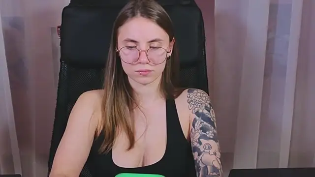 Snapshot of _AnnaStark_ chatting on March 2025 11:43:01 PM AnnaStark online show from March 2025 11:43:01 PM