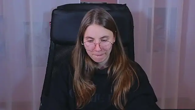 Snapshot of _AnnaStark_ chatting on March 2025 12:21:01 AM AnnaStark online show from March 2025 12:21:01 AM