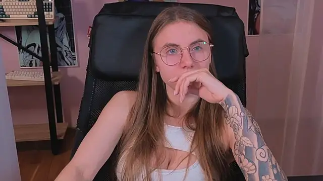 Snapshot of _AnnaStark_ chatting on October 2025 08:18:01 PM AnnaStark online show from October 2025 08:18:01 PM