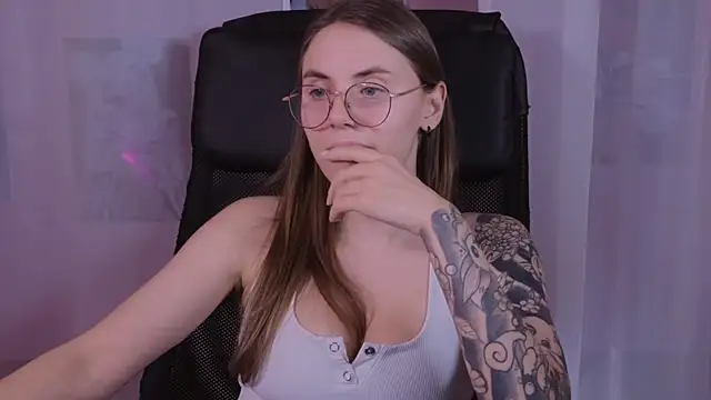 Snapshot of _AnnaStark_ chatting on March 2025 02:34:01 AM AnnaStark online show from March 2025 02:34:01 AM