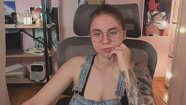 Snapshot of _AnnaStark_ chatting on July 2026 05:01:01 AM AnnaStark online show from July 2026 05:01:01 AM