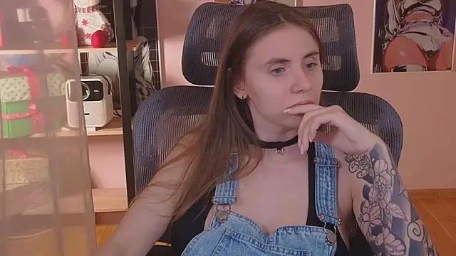 Snapshot of _AnnaStark_ chatting on December 2025 08:39:01 PM AnnaStark online show from December 2025 08:39:01 PM