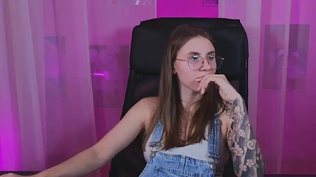 Snapshot of _AnnaStark_ chatting on March 2025 11:33:01 PM AnnaStark online show from March 2025 11:33:01 PM