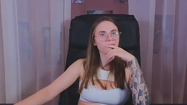 Snapshot of _AnnaStark_ chatting on March 2025 09:14:01 AM AnnaStark online show from March 2025 09:14:01 AM