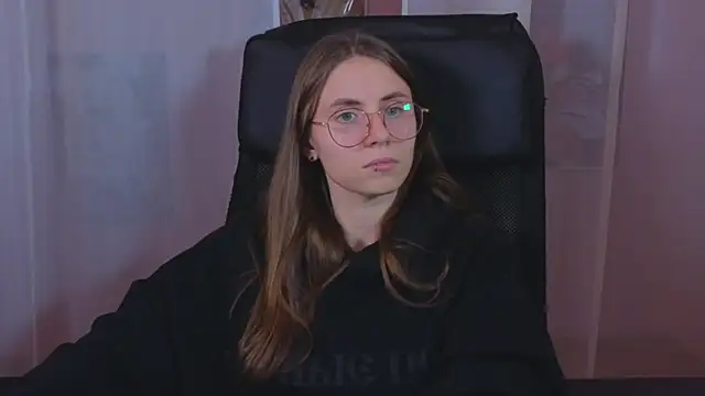 Snapshot of _AnnaStark_ chatting on March 2025 03:24:01 AM AnnaStark online show from March 2025 03:24:01 AM