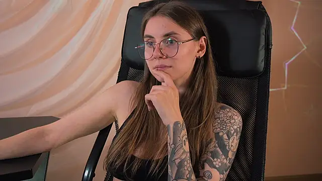 Snapshot of _AnnaStark_ chatting on October 2025 08:26:02 AM AnnaStark online show from October 2025 08:26:02 AM