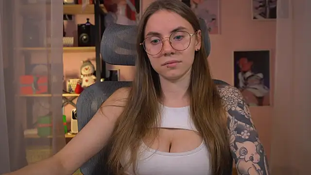 Snapshot of _AnnaStark_ chatting on November 2025 07:57:01 PM AnnaStark online show from November 2025 07:57:01 PM