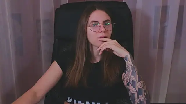 Snapshot of _AnnaStark_ chatting on March 2025 08:38:02 PM AnnaStark online show from March 2025 08:38:02 PM