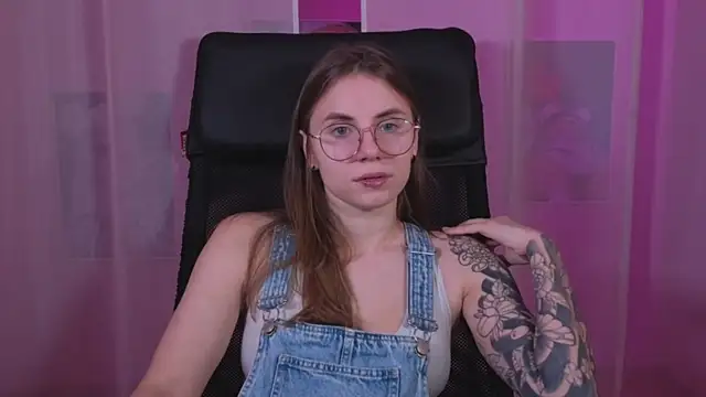 Snapshot of _AnnaStark_ chatting on March 2025 08:32:02 PM AnnaStark online show from March 2025 08:32:02 PM