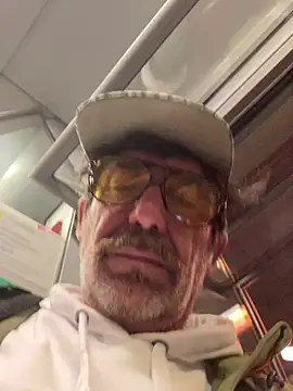 Snapshot of maxximere chatting on February 2026 11:27:02 PM maxximere online show from February 2026 11:27:02 PM