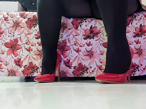 Snapshot of emely_garcia chatting on February 2025 12:47:02 AM emely garcia online show from February 2025 12:47:02 AM