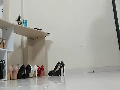 Snapshot of emely_garcia chatting on January 2025 11:28:01 PM emely garcia online show from January 2025 11:28:01 PM