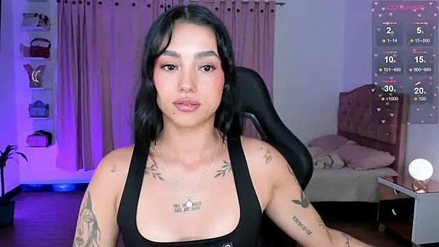 Snapshot of Lizzie_corner_v chatting on February 2026 11:27:02 PM Lizzie corner v online show from February 2026 11:27:02 PM