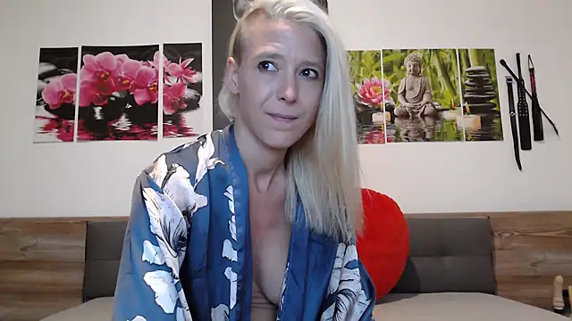 Snapshot of Naschkatze01 chatting on September 2025 04:14:01 PM Naschkatze01 online show from September 2025 04:14:01 PM