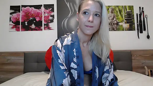 Snapshot of Naschkatze01 chatting on October 2025 06:37:02 AM Naschkatze01 online show from October 2025 06:37:02 AM