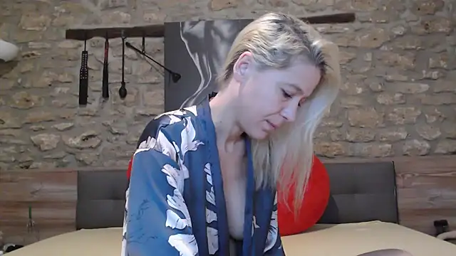 Naschkatze01 online show from December 2025 08:13:01 AM