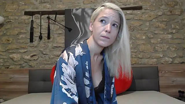 Naschkatze01 online show from December 2025 07:52:02 AM